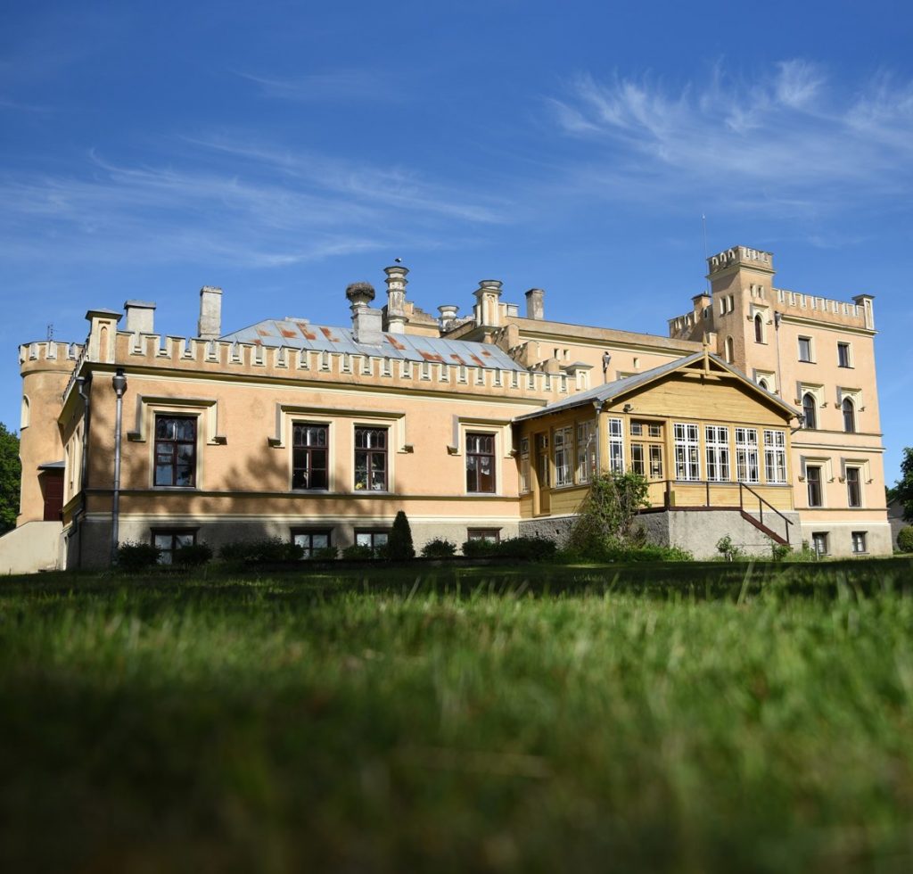 Interaktīva muižas telpu izpēte – Gārsenes gids